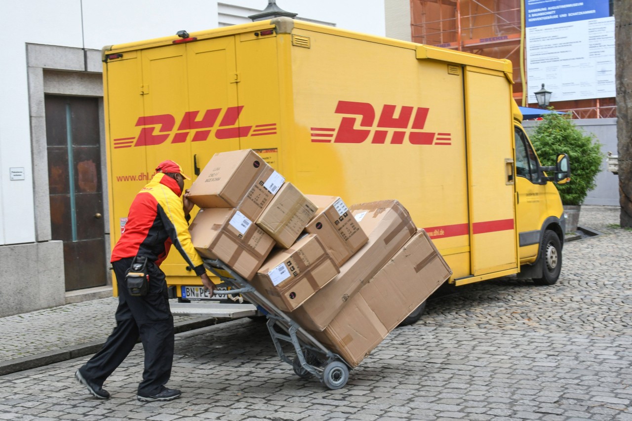 DHL: Diese Pakete können sechs Euro kosten - Es sei denn, sie erfüllen eine Bedingung. (Symbolbild)