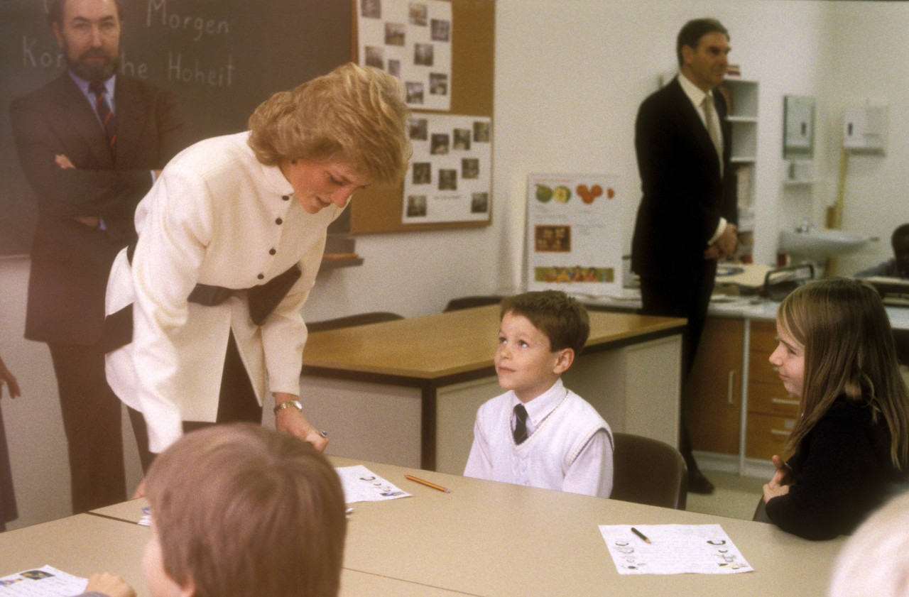 Prinzessin Diana anlässlich eines Besuches einer englischen Schule in Bad Godesberg.