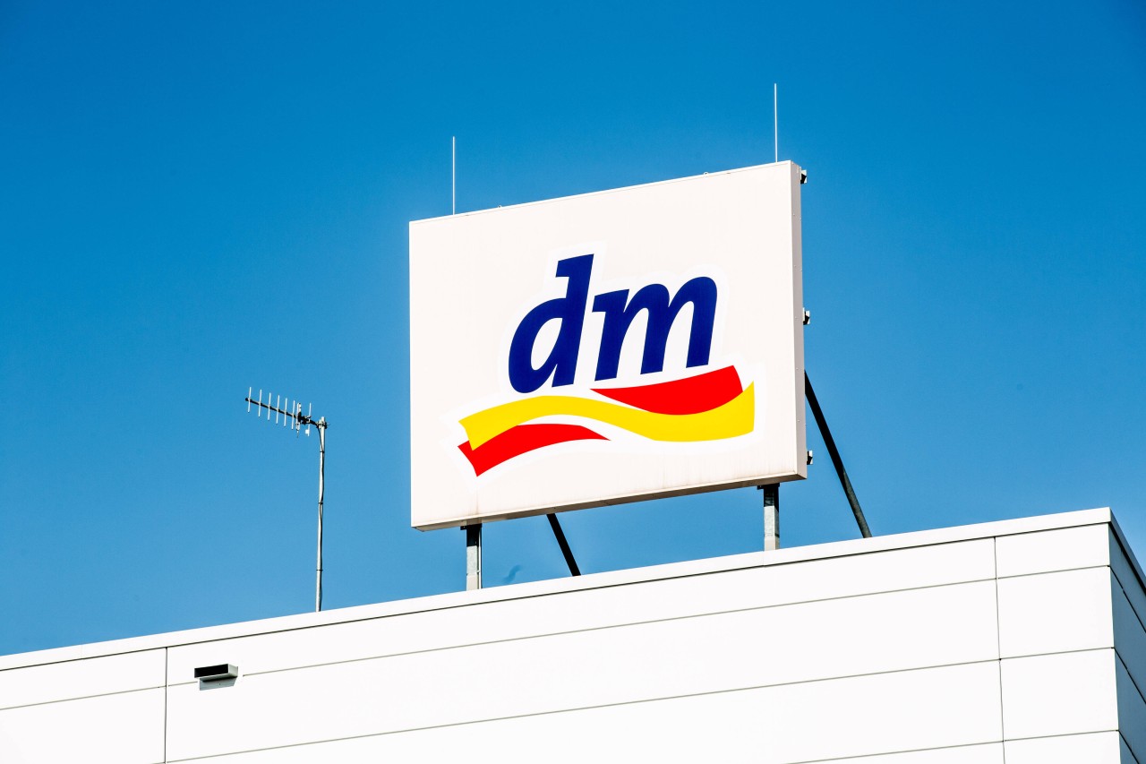 dm will seinen Teil zur Eindämmung der Corona-Pandemie beitragen und führt jetzt diese Neuerung in insgesamt 16 Standorten in Deutschland ein.