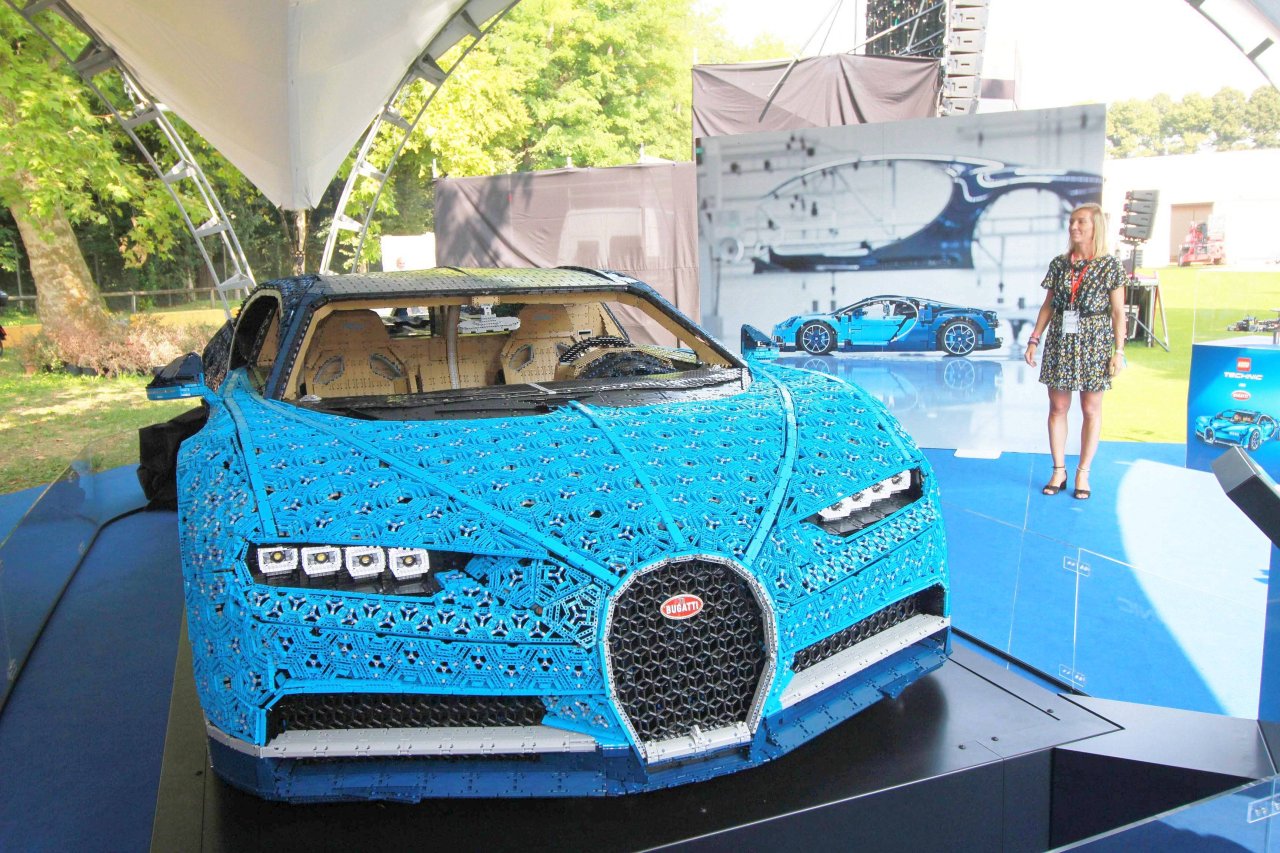 Bugatti Chiron лего полноразмерная