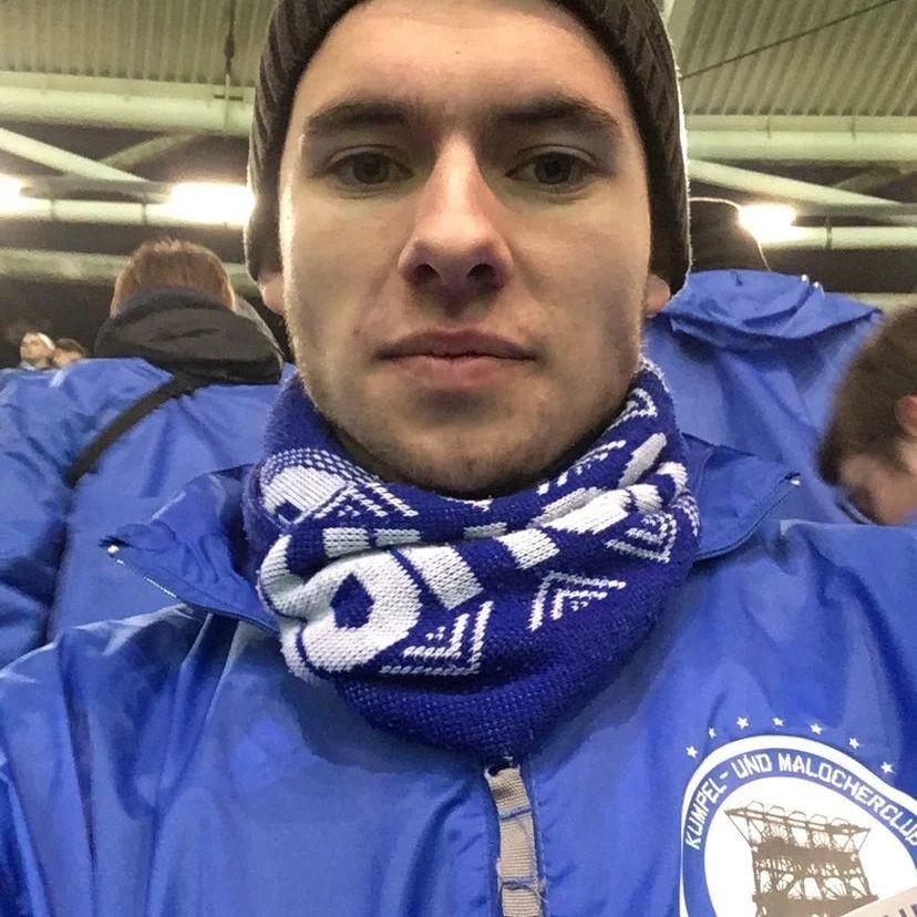 Dominik ist leidenschaftlicher Fan des FC Schalke 04 und leider schwer erkrankt.