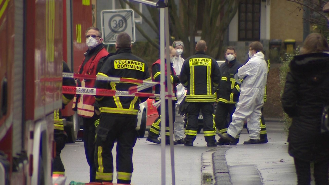 Dortmund: Die Feuerwehr musste am Samstag zu einem Wohnhaus ausrücken, doch ein Feuer war nicht der Grund. 