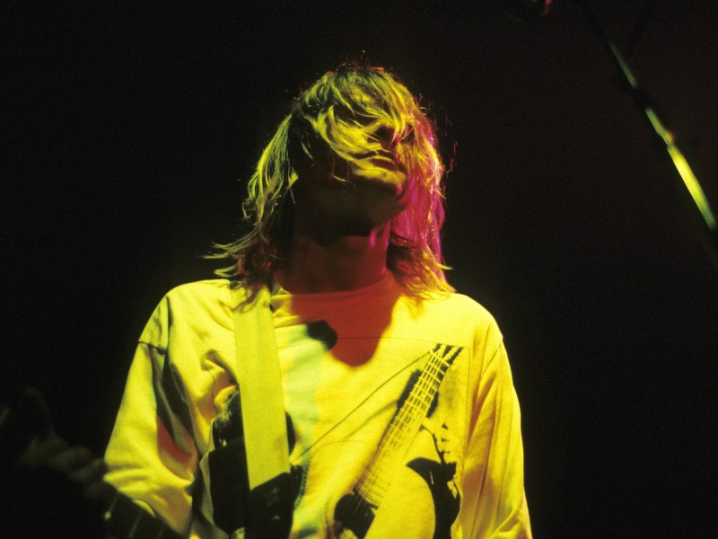 Mit der Grunge-Band Nirvana wurde Kurt Cobain zur Ikone einer ganzen Generation. Der Musiker gehört zum berüchtigten „Club 27“ – eine Gruppe von Musikern, die nur 27 Jahre alt wurden. Wir zeigen die Stars, die dazu gerechnet werden.