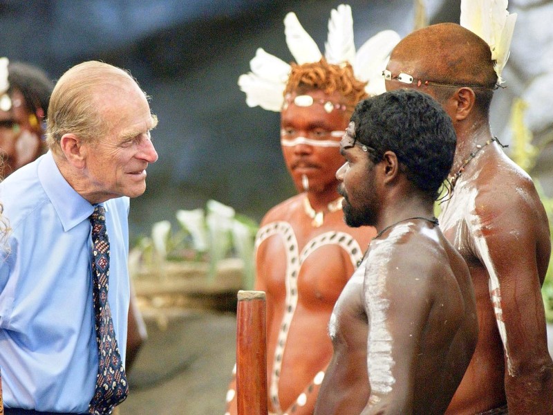„Bewerft ihr euch immer noch gegenseitig mit Speeren?“. So lautete die Frage an einen Ureinwohner bei einer Australien-Reise im März 2002. 