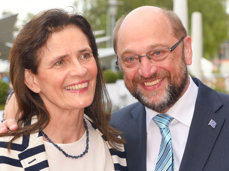 SPD-Kanzlerkandidat Martin Schulz (SPD) und die Frau an seiner Seite. Mit Ehefrau Inge, einer Landschaftsarchitektin, ist Schulz seit mehr als 30 Jahren verheiratet. Die beiden haben zwei erwachsene Kinder. 