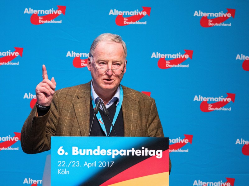 Seit 1973 war Gauland Mitglied der CDU, bis er 2013 zum Gründungsmitglied der AfD wurde. Seit 2014 ist er Fraktionsvorsitzender seiner Partei und Alterspräsident im Landtag Brandenburg.