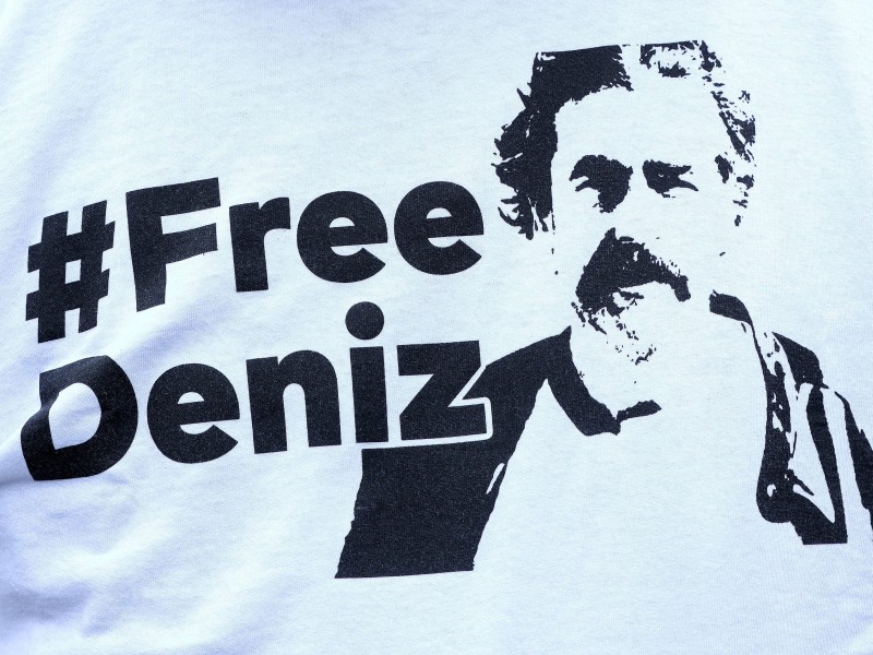 #FreeDeniz: Diese Solidaritätsbekundung – aufgedruckt auf einem T-Shirt – forderte die Freilassung Yücels.