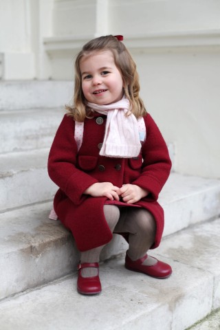 Schwesterchen Charlotte ist das zweite Kind von William und Kate. Die Prinzessin kam am 2. Mai 2015 zur Welt. Inzwischen geht Charlotte in den Kindergarten. 