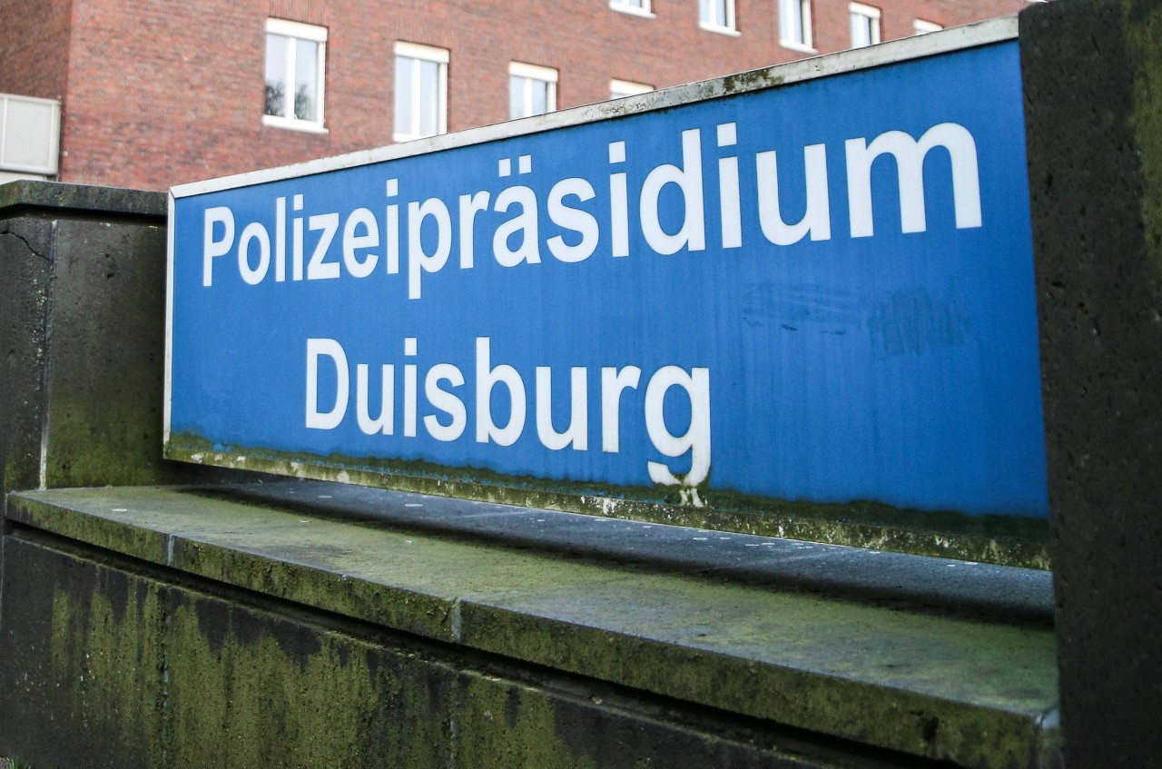 Die Frau musste die Beamten auf die Polizeiwache in Duisburg begleiten. 