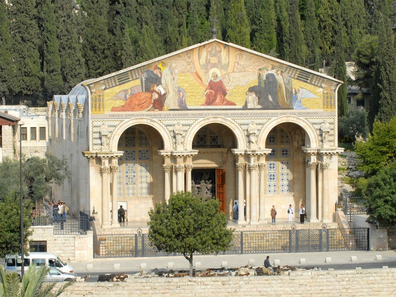 Die „Kirche aller Nationen“ steht im Garten Gethsemane. Auch bekannt als Todesangstbasilika entstand sie mit Spenden vieler Nationen zwischen 1919 und 1924. 