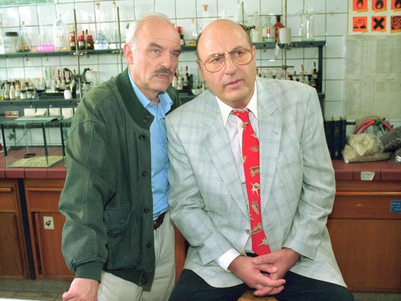 Die Kommissaren Peter Brockmüller (Charles Bauer, l.) und Paul Stoever (Manfred Krug) gingen zwischen 1984 und 2001 41-mal in Hamburg auf Verbrecherjagd.