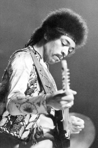 Gut ein Jahr später mischte Jimi Hendrix Schlaftabletten und Wein. Der Ausnahmegitarrist erstickte in London an seinem Erbrochenen. Er starb am 18. September 1970. Auch er wurde nicht älter als 27 Jahre. 