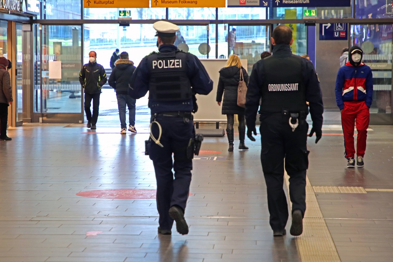 In Essen am Hauptbahnhof pöbelte ein aggressiver Mann die Bahn-Mitarbeiterinnen an. (Symbolbild)