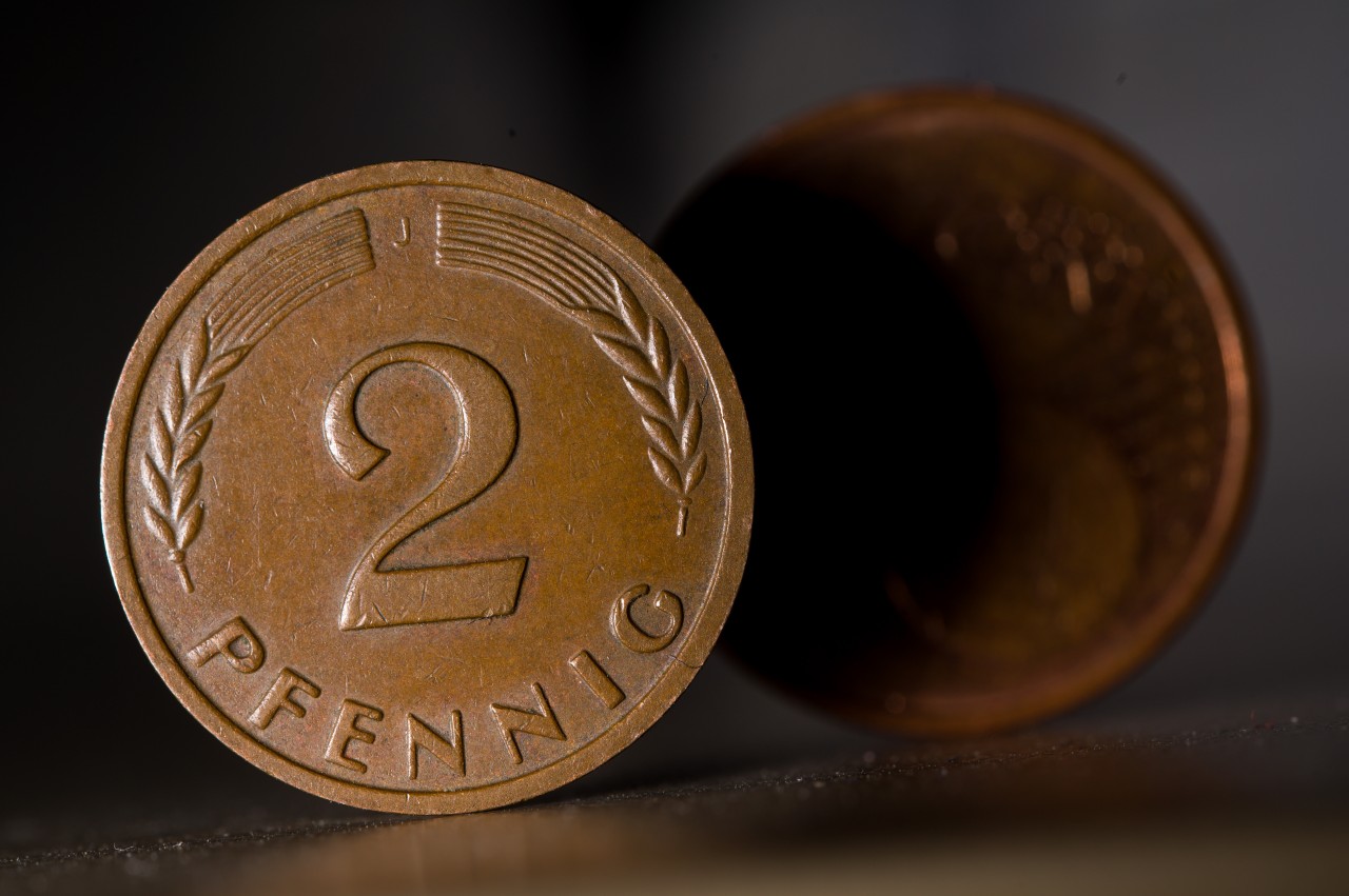 Eine gewisse 2-Pfennig-Münze kann mehrere Tausend Euro wert sein. (Symbolbild)