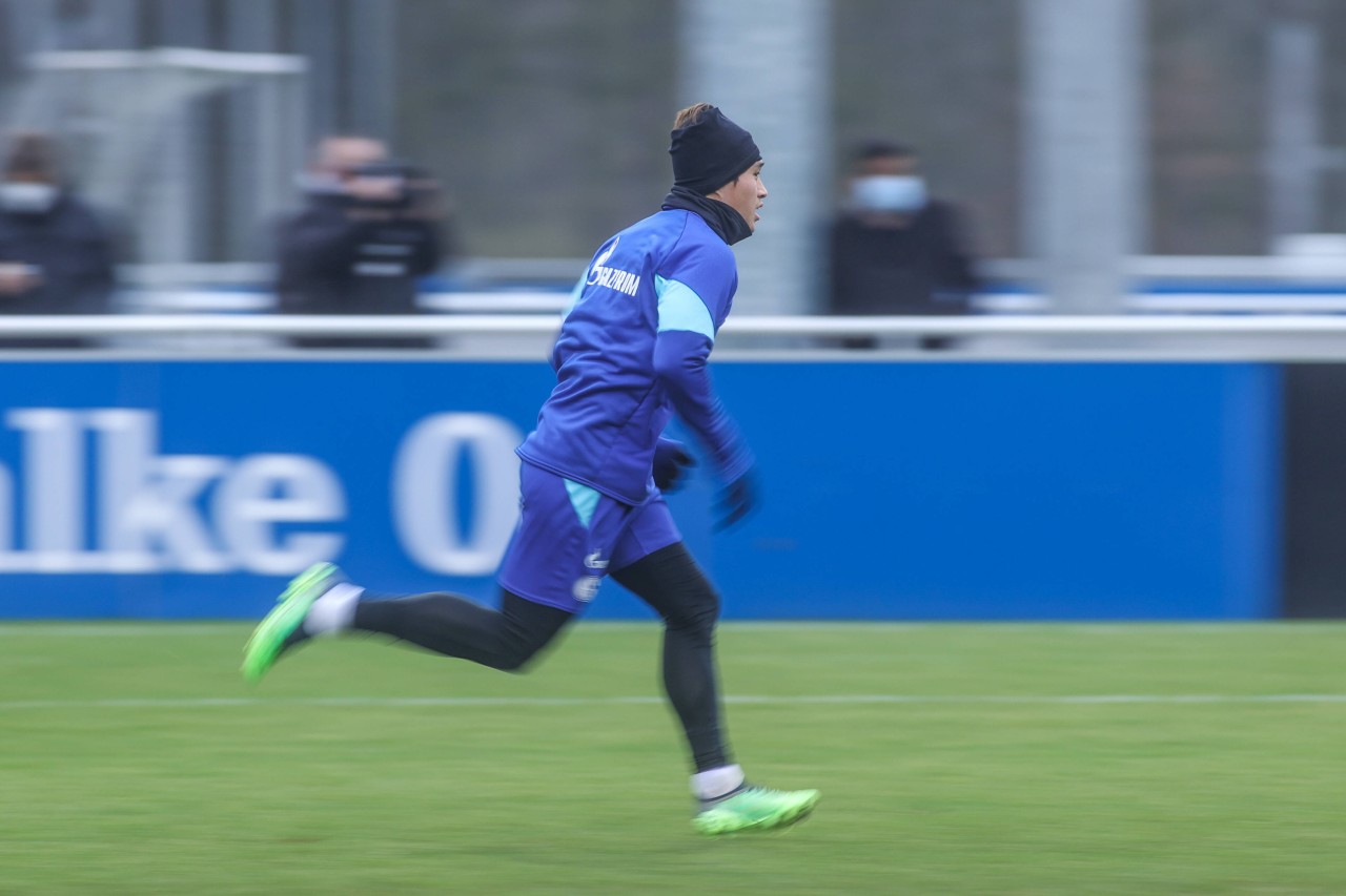 FC Schalke 04: Dong-gyeong Lee arbeitet an seinem Comeback und war erstmals wieder auf dem Platz (Archivbild).