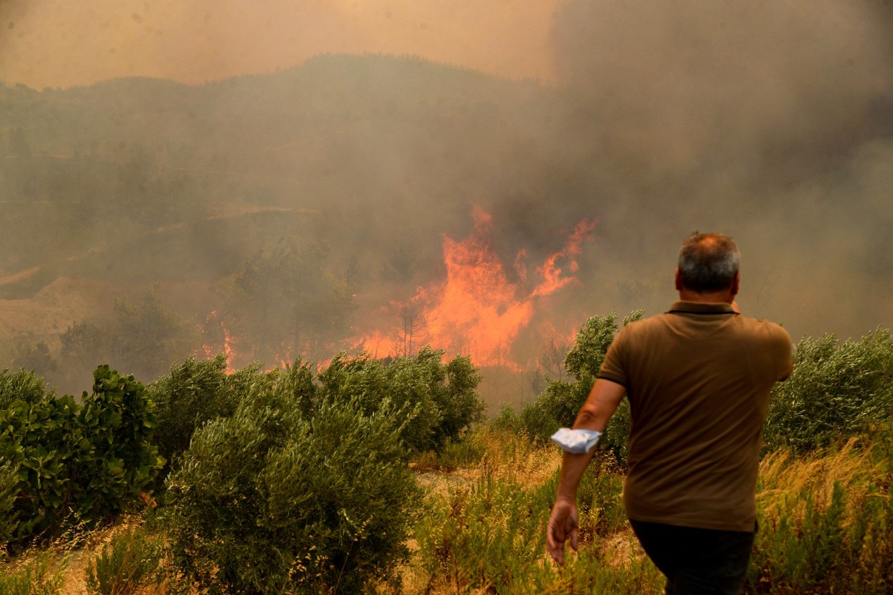 Urlaub in der Türkei: Ein Feuer im Urlaubsort Antalya versetzt Menschen in Angst. 
