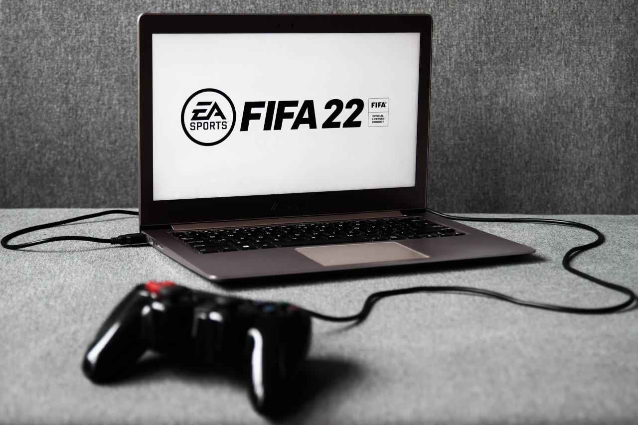 Das neue Videospiel „FIFA 22“ hält den Sänger bis in die Morgenstunden wach. (Symbolbild)