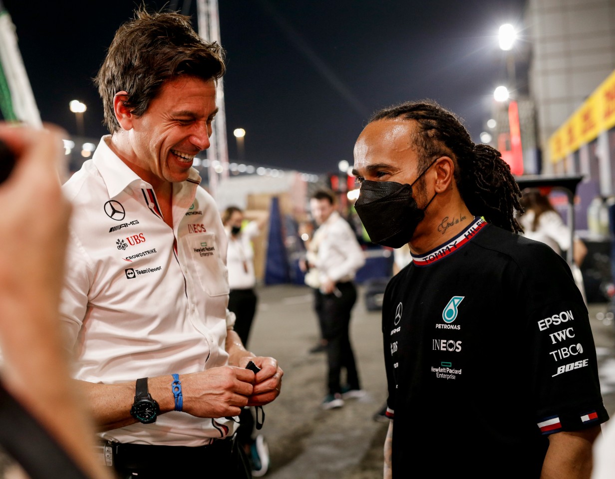 In der Formel 1 könnte die Beziehung zwischen Lewis Hamilton und Toto Wolff Schaden genommen haben.