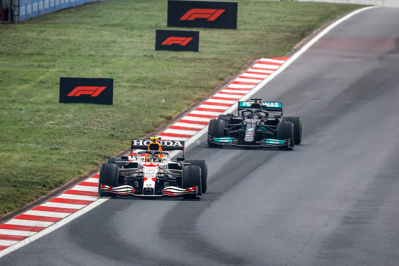 In der Formel 1 gibt es wieder Spannungen zwischen Red Bull und Mercedes.