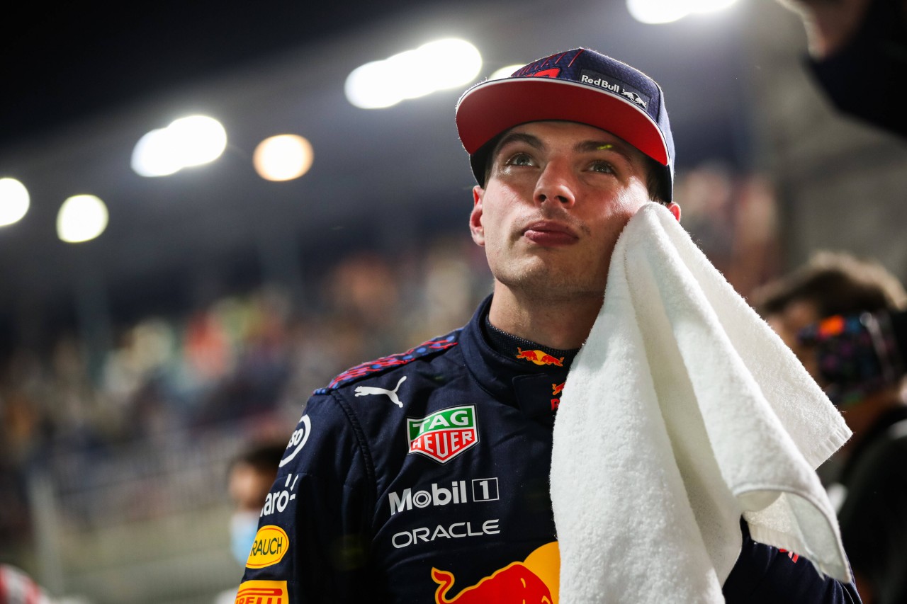 In der Formel 1 zittert Red Bull um seinen Vorsprung. Nun hat Mercedes-Boss Wolff eine weitere schlechte Nachricht für Verstappen (Foto) und Co.