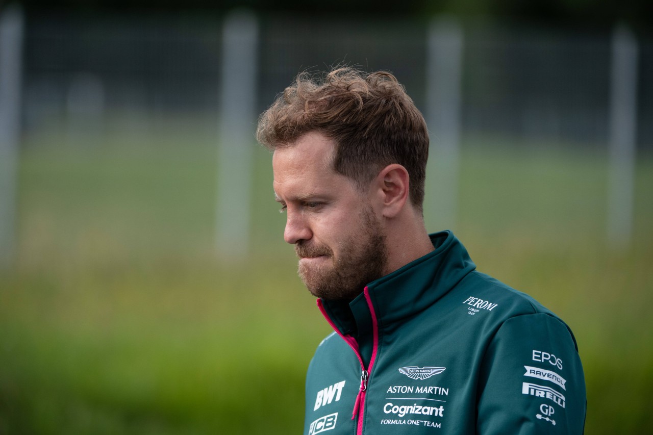 In der Formel 1 droht Sebastian Vettel ein weiterer Nackenschlag.