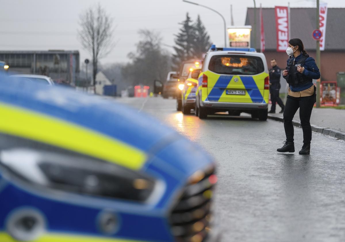 Die Polizei sperrte das Gebiet weitläufig ab. 