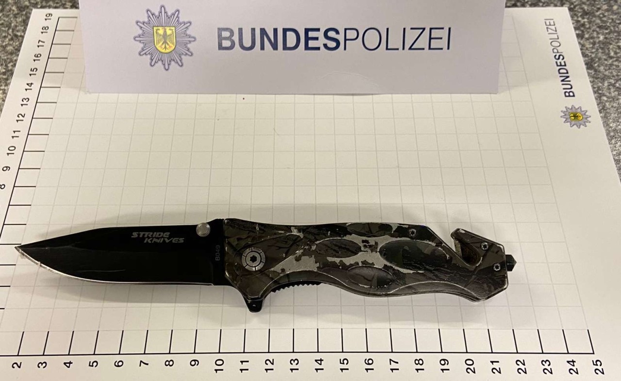 Gelsenkirchen: Die Bundespolizei fand ein gefährliches Klappmesser bei einem Mann am Hauptbahnhof. 