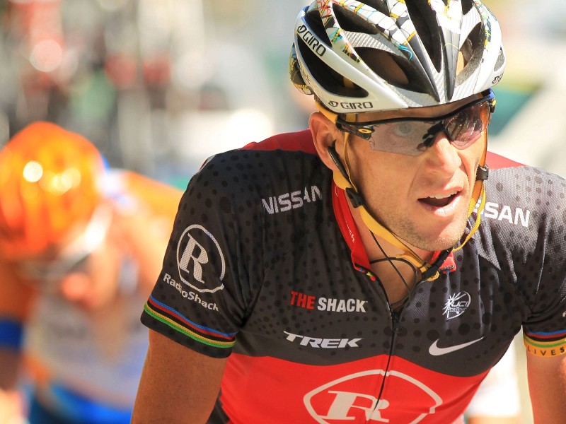 1996 wurde bei dem US-amerikanischen Radrennfahrer und Triathlet Lance Armstrong Hodenkrebs diagnostiziert. Er gilt inzwischen als geheilt.