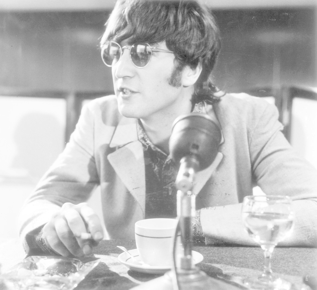 John Lennon bei einer Pressekonferenz im Jahr 1966.