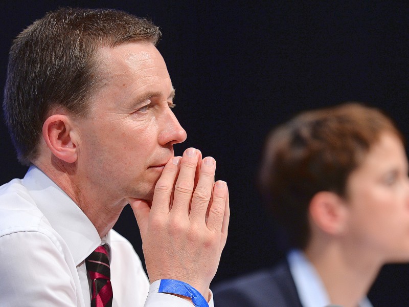 Bei dem Streit zwischen Bernd Lucke und Frauke Petry ging es nicht nur um die Macht in der AfD, sondern auch um deren Kurs. Unter Petry verlagerte sich der Schwerpunkt schnell in Richtung Anti-Islam-Partei.