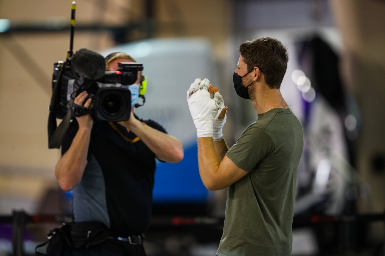 Wochenlang musste Romain Grosjean dicke Verbände an beiden Händen tragen.