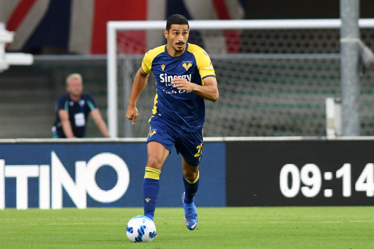 Koray Günter hat bei Hellas Verona seinen festen Stammplatz in der Abwehr.
