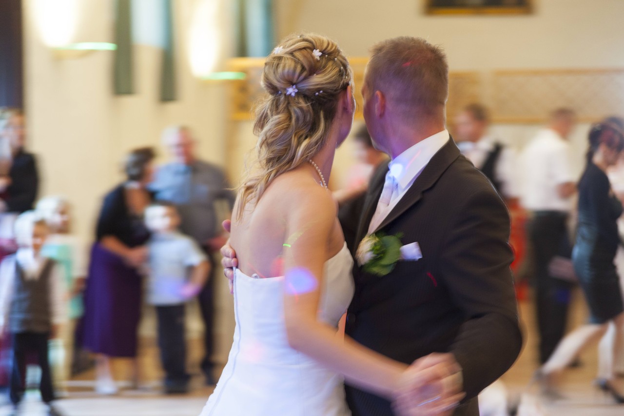 Hochzeit: Der Auftakt zum Tanzen verlief anders als erwartet. 