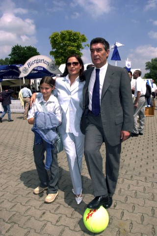 Sophia Thomalla im Alter von elf Jahren mit Mutter Simone und Rudi Assauer bei den Gerry Weber Open.