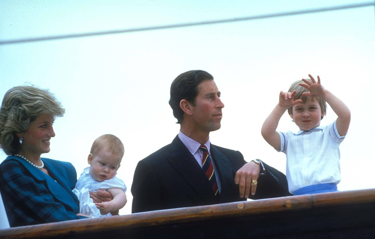 Diana und Charles mit ihren Söhnen William und Harry.