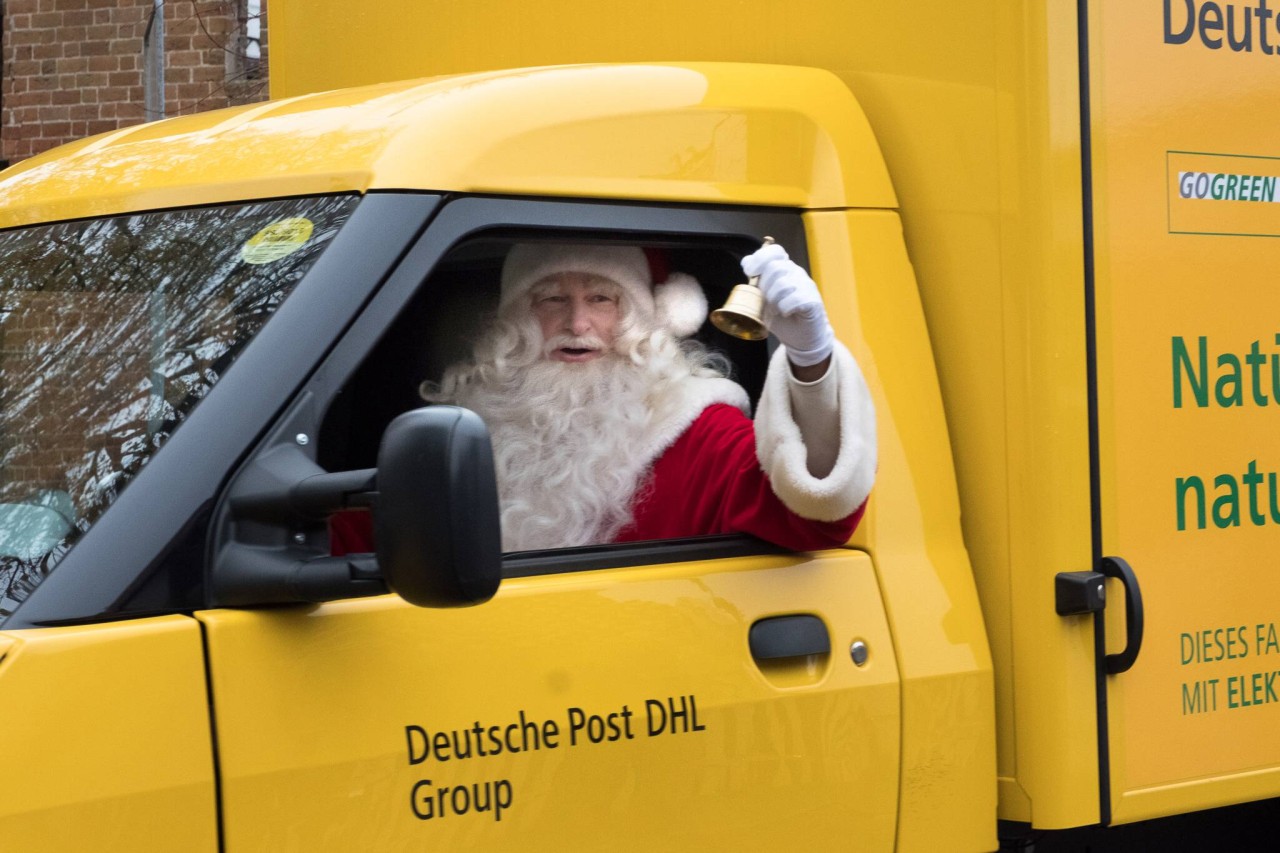 Die Deutsche Post läutet die Weihnachtszeit ein und bietet jetzt wieder einen beliebten Service an. (Symbolbild)