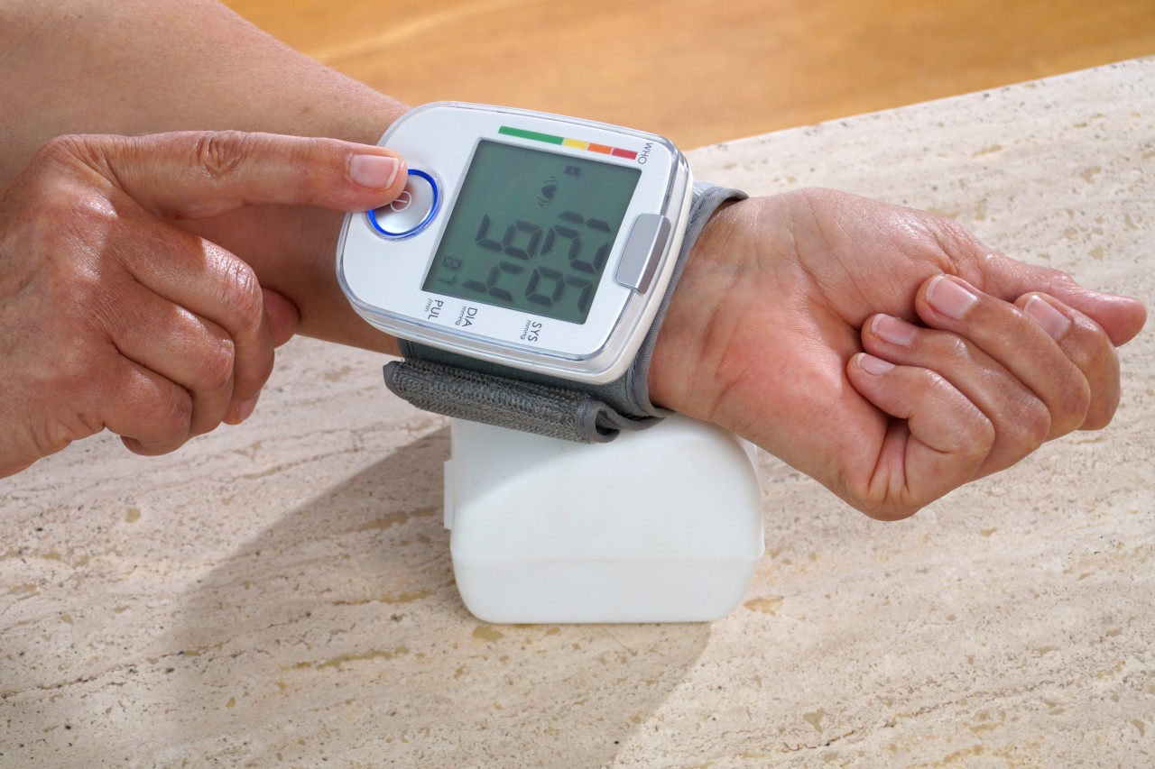 Blutdruck-Messgeräte können für Patienten sehr hilfreich sein. Doch nicht immer werden sie korrekt genutzt.