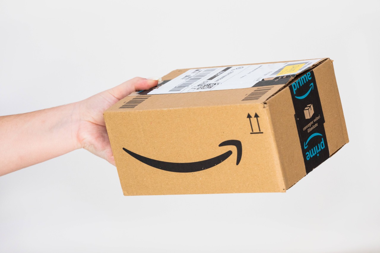 Was bedeuten diese Aufkleber auf dem Amazon-Paket? (Symbolbild)