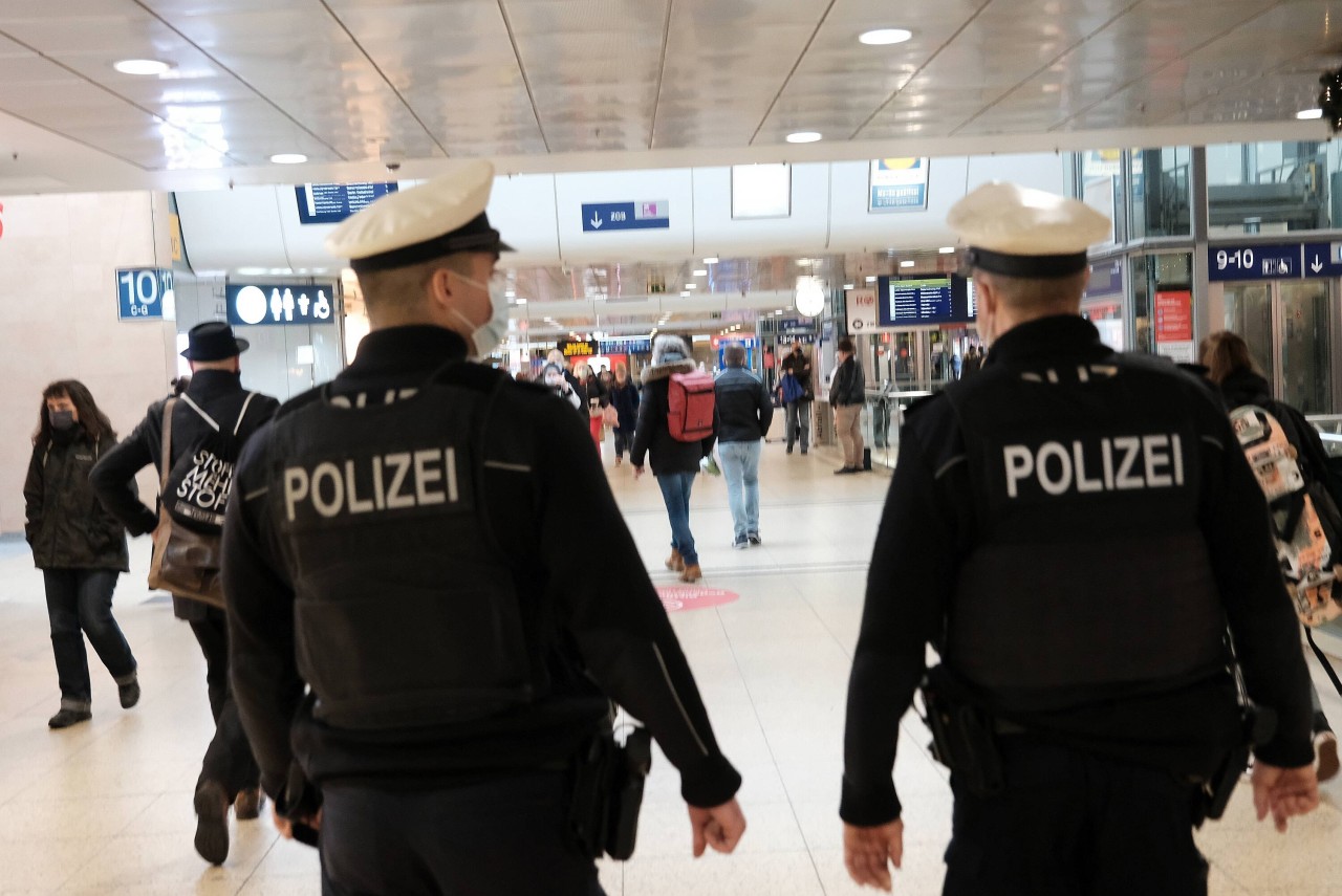 In Gelsenkirchen erkannten Bundespolizisten einen auffälligen Mann am Hauptbahnhof. (Symbolbild)