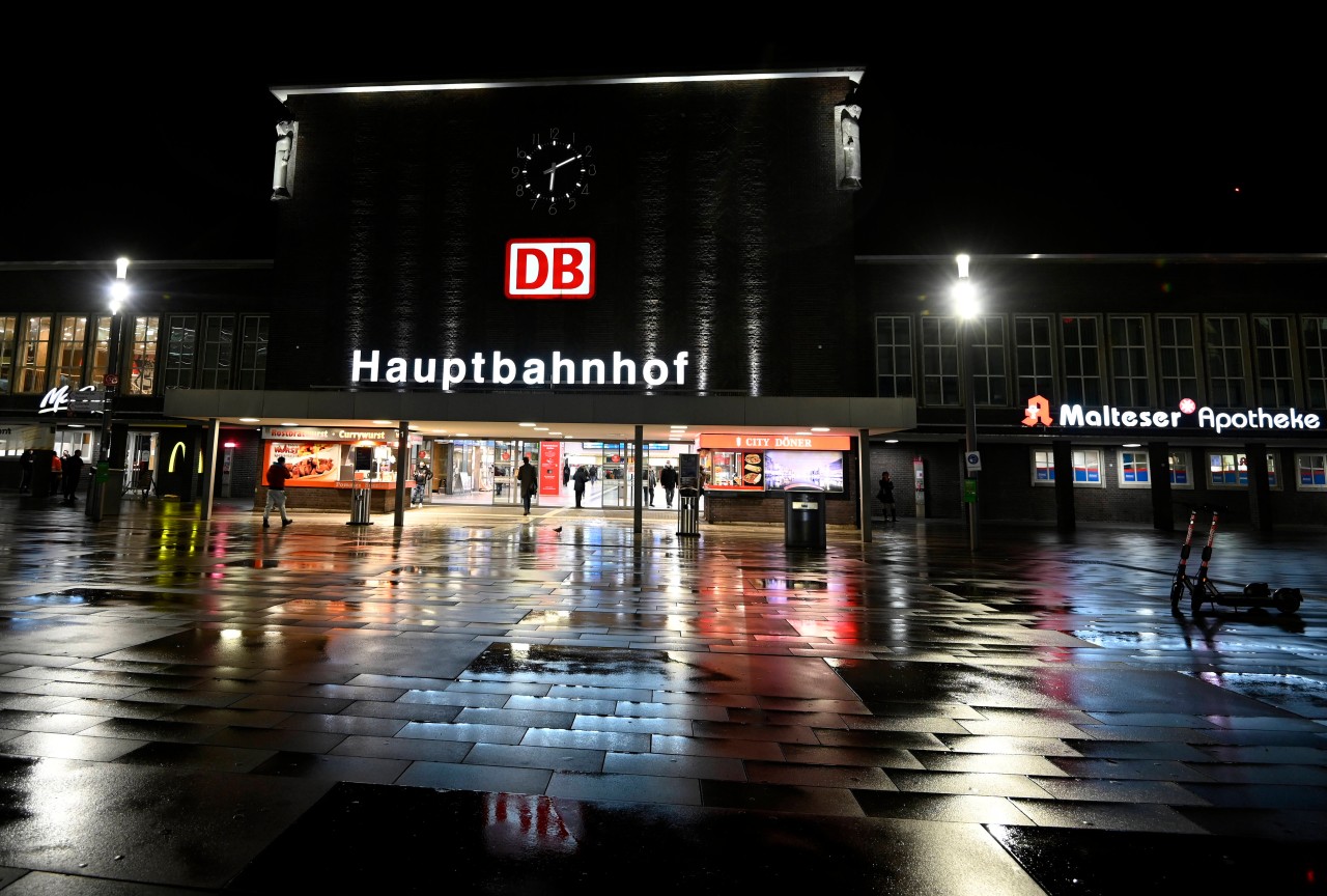 Nach einer brutalen Attacke am Hauptbahnhof Duisburg sucht die Bundespolizei Zeugen und Täter. (Symbolbild)
