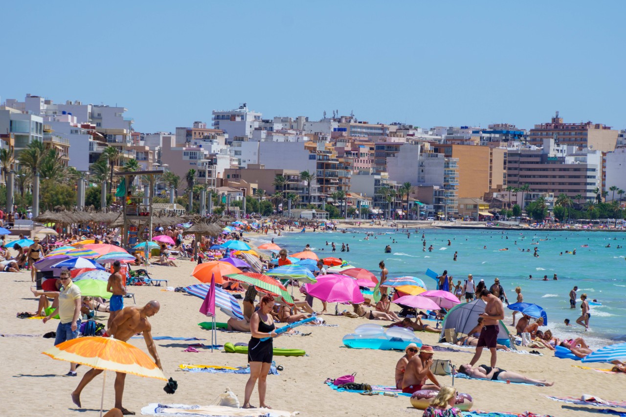 Urlaub auf Mallorca: Die Behörden sind besorgt über den erneuten Anstieg der Corona-Zahlen. (Symbolbild)