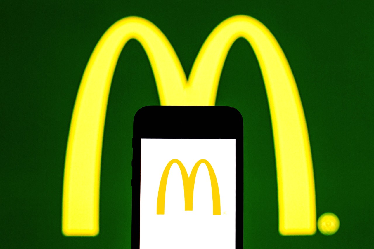Ein Kunde beschwert sich bei McDonald's, weil er nicht mehr über die App bestellen kann. (Symbolbild)