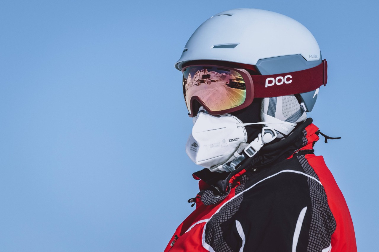Die FFP2-Maske ist beim Skifahren in Österreich Pflicht. (Symbolbild)