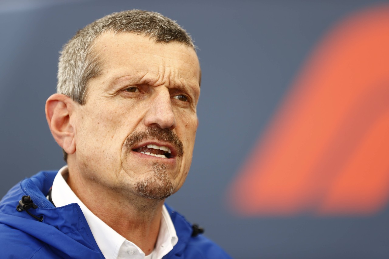 Äußerste sich zu seinen Schützlingen: Team-Haas-Chef Günther Steiner.