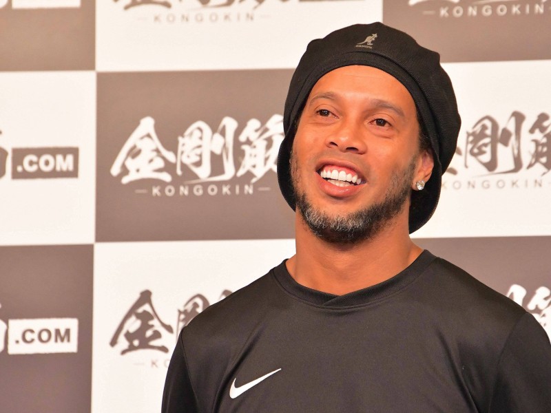 Auch nicht mehr auf dem Rasen aktiv: Der ehemalige Weltklasse-Spieler Ronaldinho 2018. 