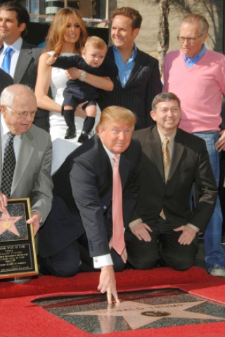 Mit dem gemeinsamen Sohn Barron begleitete Melania Donald Trump zur Enthüllung seines Sterns auf Hollywood Walk of Fame in Los Angeles.