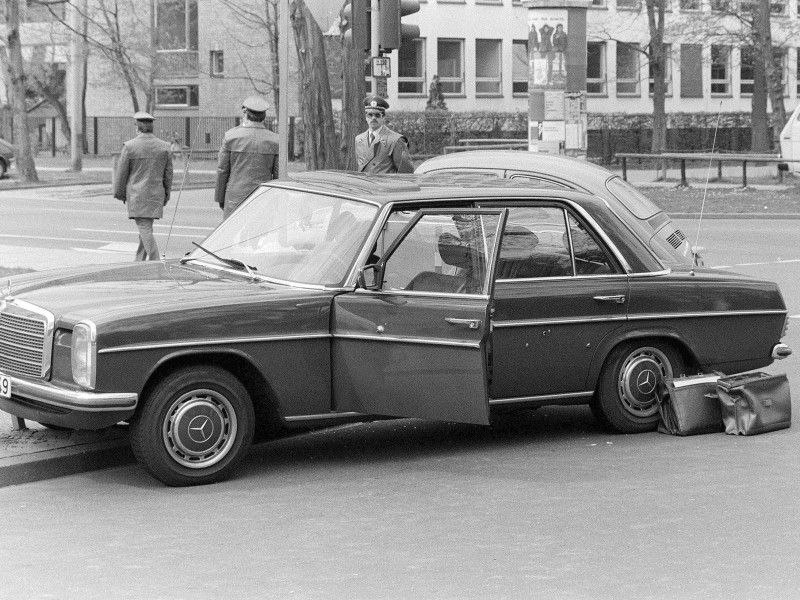 Buback und sein Fahrer Wolfgang Göbel starben noch am Tatort. Georg Wurster, der Leiter der Fahrbereitschaft der Bundesanwaltschaft, der sich auf dem Rücksitz befand, erlag sechs Tage später, am 13. April 1977, seinen Verletzungen.
