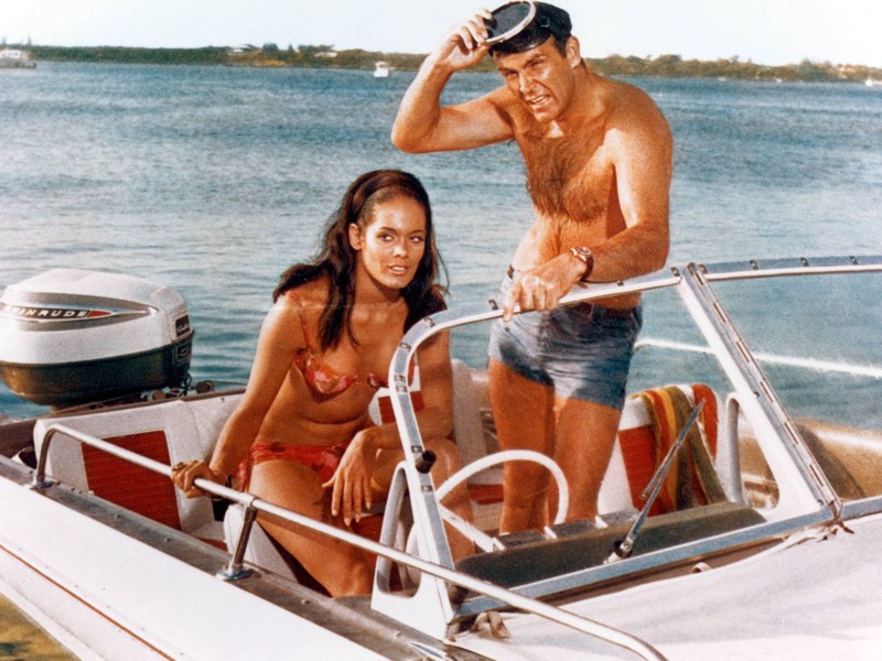 „James Bond – Feuerball“ aus dem Jahr 1965 mit Sean Connery als Geheimagent 007 und Claudine Auger als Bond-Girl.