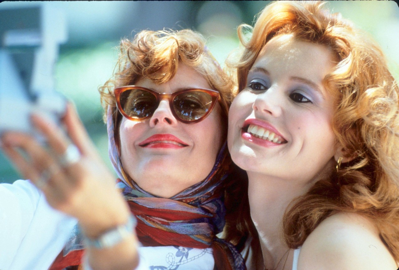 Susan Sarandon (links) und Geena Davis (rechts) verstoßen im Film gegen jede Regel.