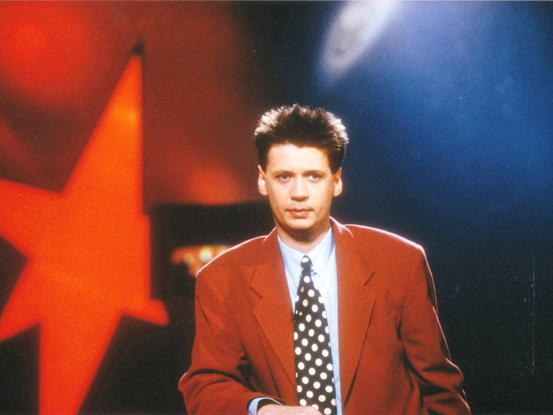 1990 ging Jauch erstmals für RTL vor die Kamera. Am 4. April 1990 startete „stern TV“ – die erste von insgesamt 891 Folgen. Jauch moderierte das Magazin über 20 Jahre – bis zum 5. Januar 2011.